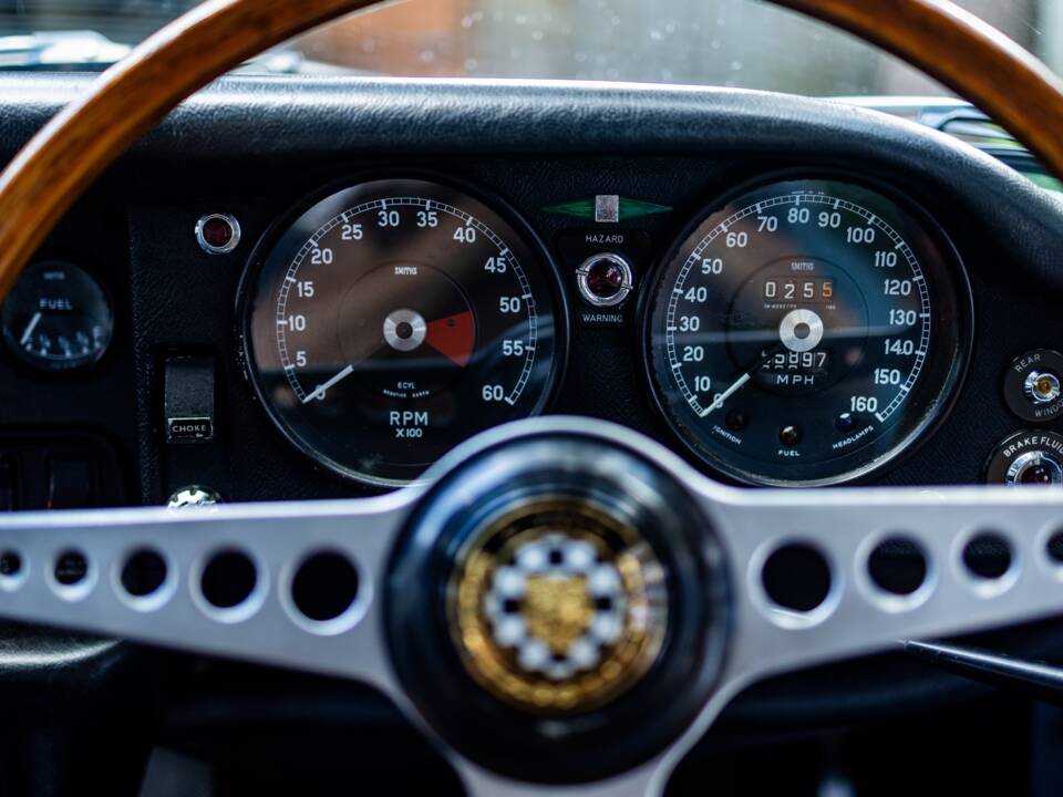 Bild 31/50 von Jaguar E-Type (2+2) (1969)
