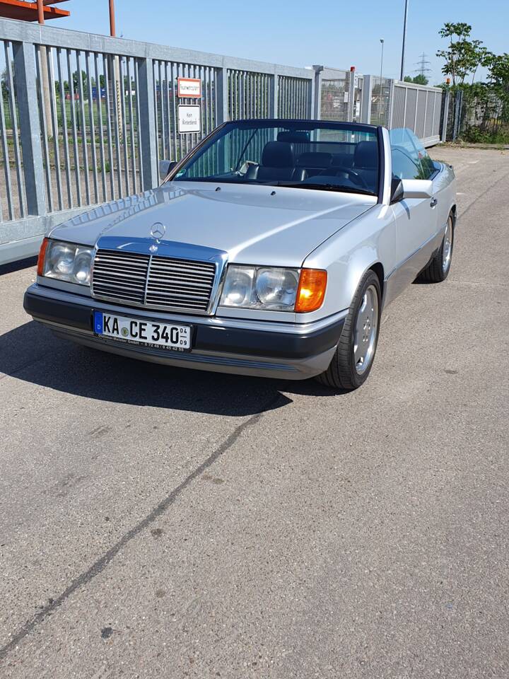 Imagen 8/94 de Mercedes-Benz 300 CE-24 3.4 AMG (1992)