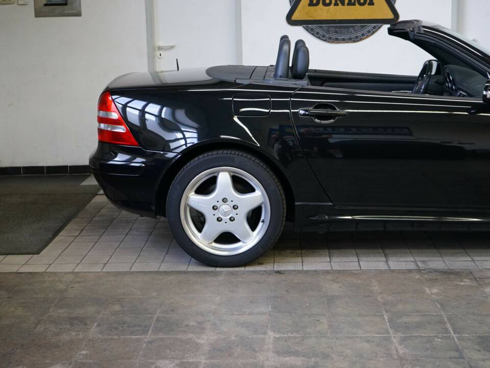 Image 26/33 de Mercedes-Benz SLK 320 (2000)
