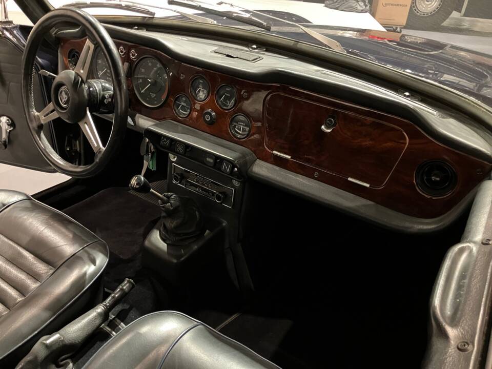Immagine 4/14 di Triumph TR 6 PI (1972)