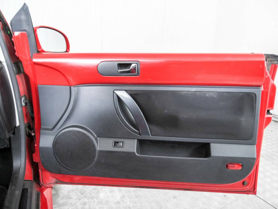 Image 36/50 de Volkswagen New Beetle 2.0 (2006)