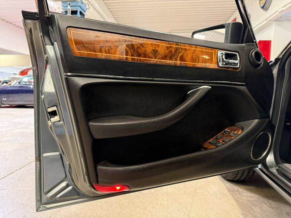 Image 6/19 of Jaguar XJ 40 4.0 (1993)