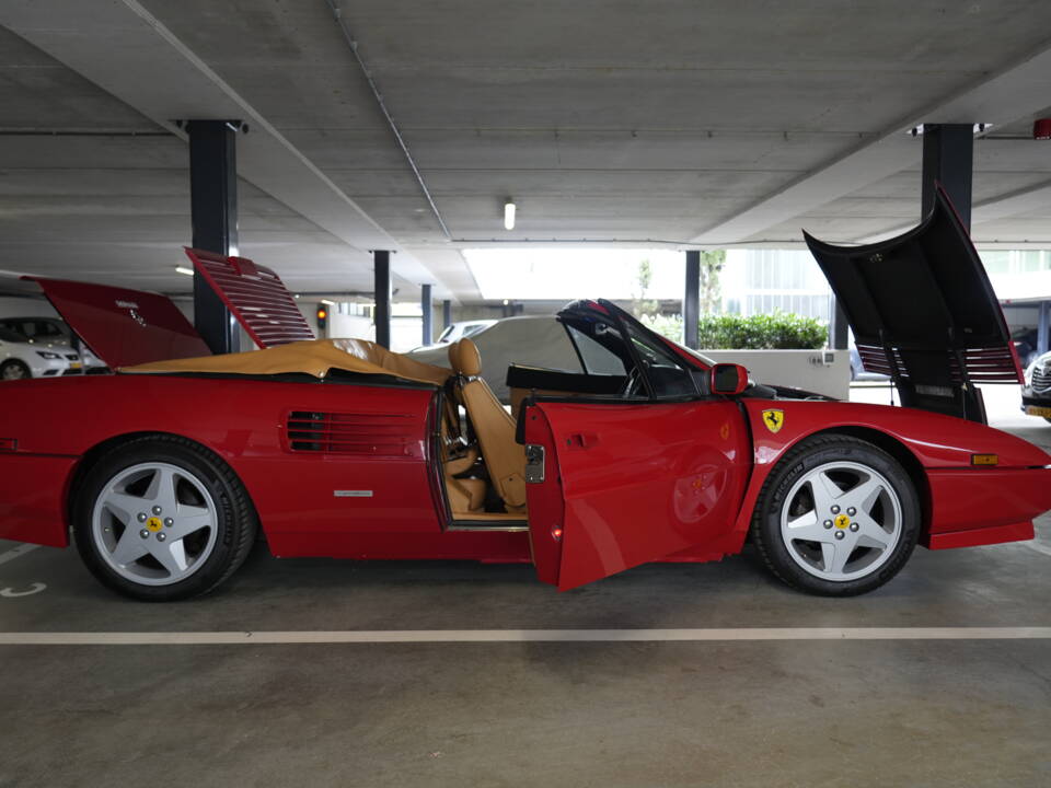 Bild 19/26 von Ferrari Mondial T (1990)