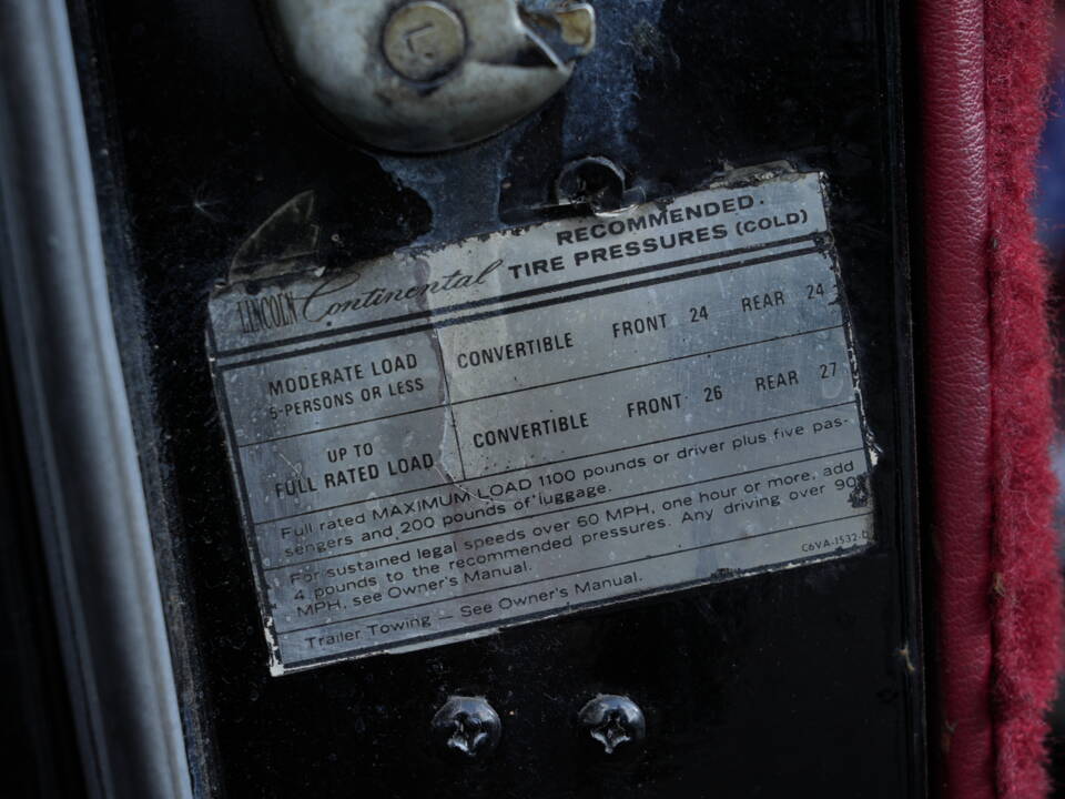 Immagine 44/57 di Lincoln Continental Convertible (1966)
