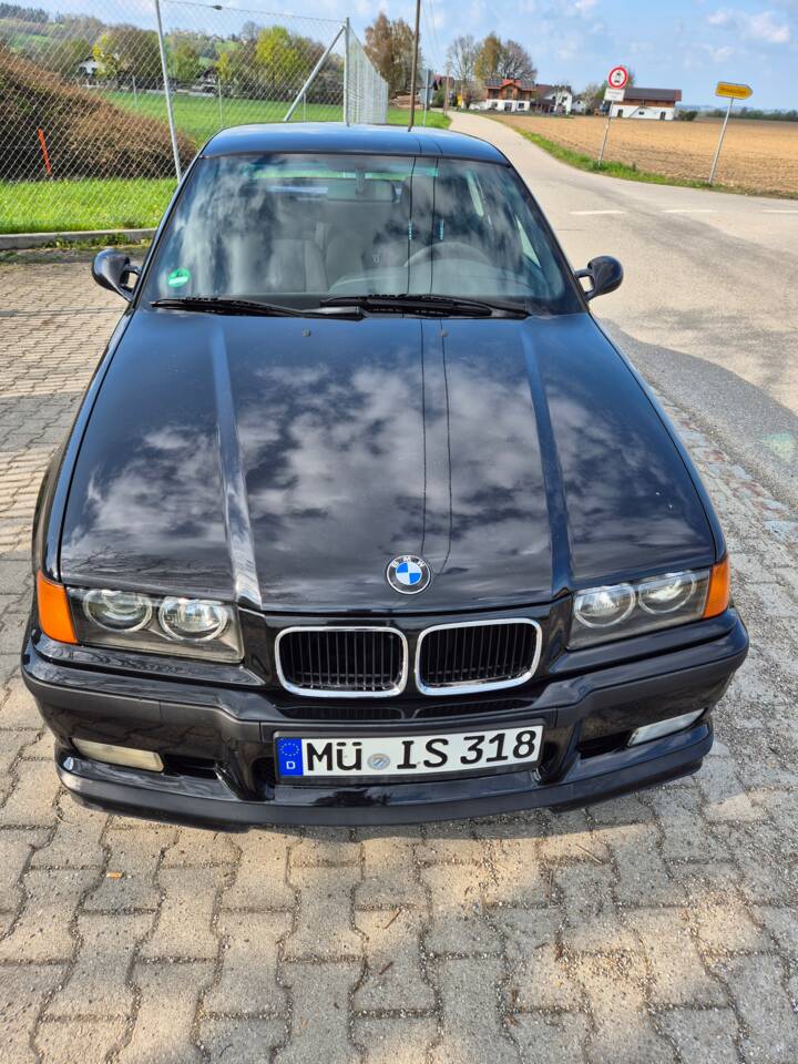 Image 4/49 of BMW 318is "Class II" (1994)