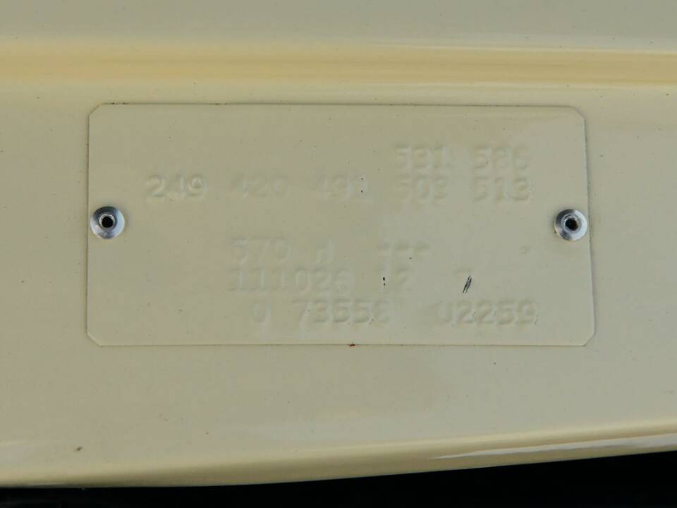 Image 32/50 of Mercedes-Benz 280 SE 3,5 (1971)