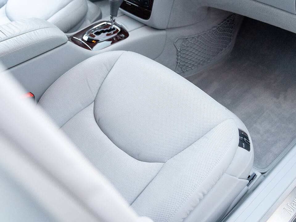 Image 33/45 of Mercedes-Benz S 55 AMG (2000)