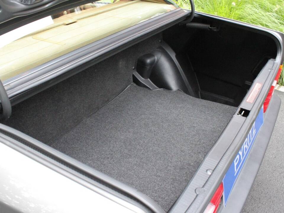 Image 16/27 of Mercedes-Benz 190 E (1987)