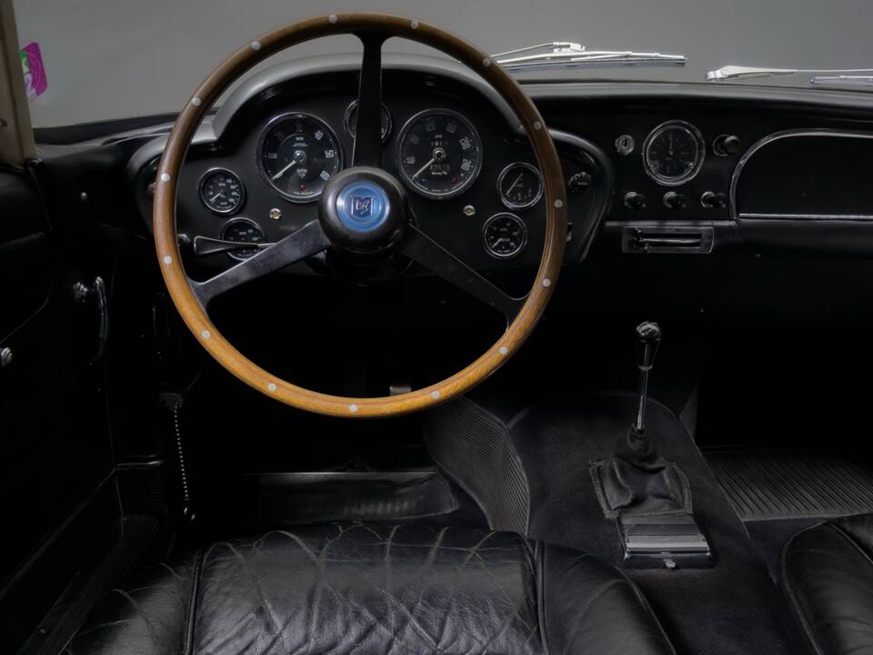 Image 22/26 de Aston Martin DB 4 Vantage (1962)