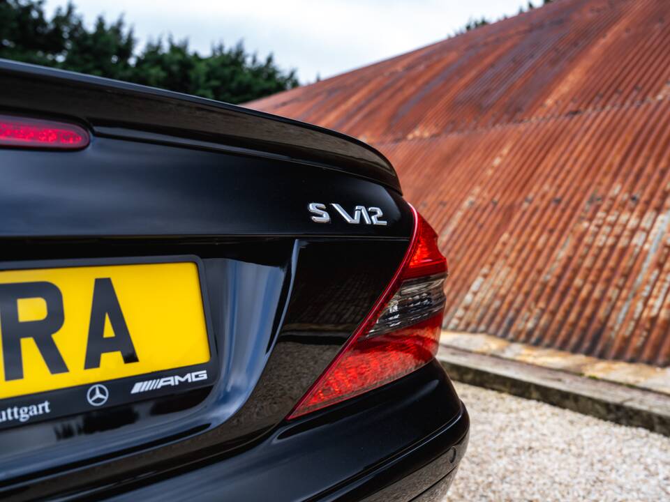 Image 33/47 of Mercedes-Benz SL 600 (2004)