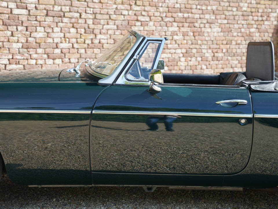Image 26/50 of MG MGB (1969)