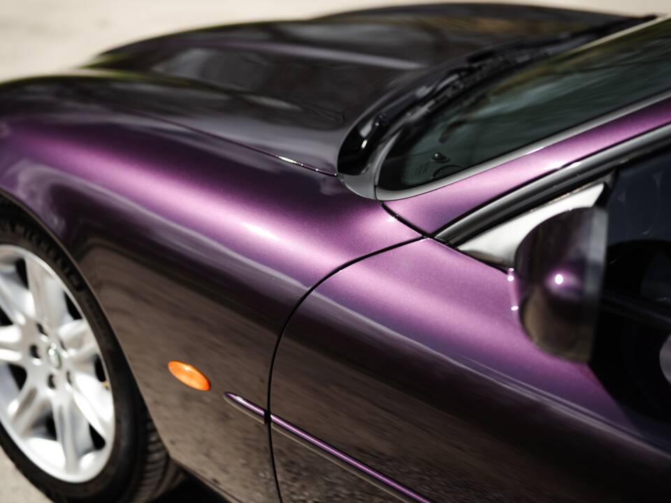 Image 8/42 of Jaguar XK8 4.0 (1999)