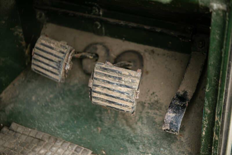 Image 17/40 of Land Rover 107 (1954)