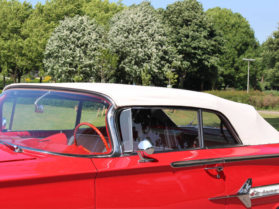 Bild 8/31 von Chevrolet Impala Convertible (1960)