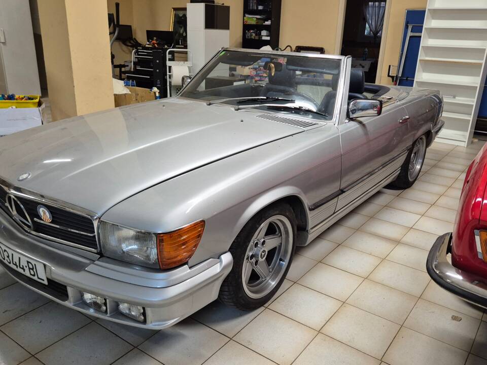 Image 2/17 de Mercedes-Benz 350 SL (1973)