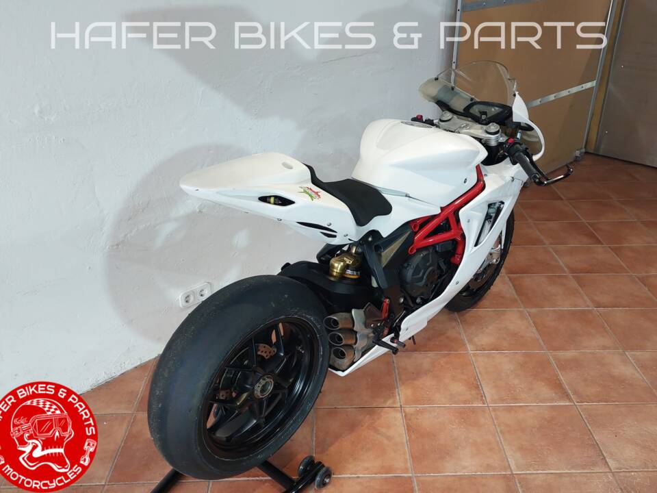 Immagine 4/29 di MV Agusta DUMMY (2014)