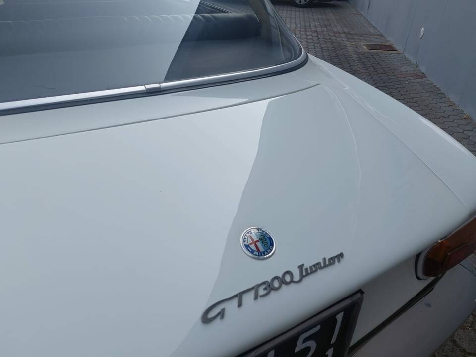 Image 15/21 of Alfa Romeo Giulia GT 1300 Junior (1970)