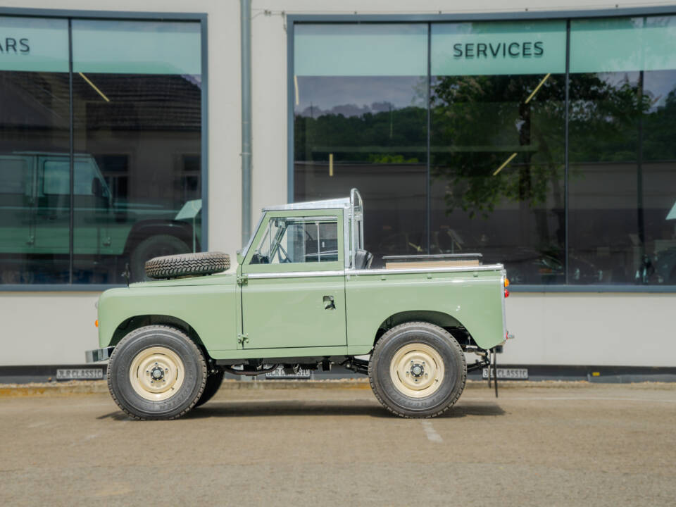 Image 28/30 of Land Rover 88 (1971)