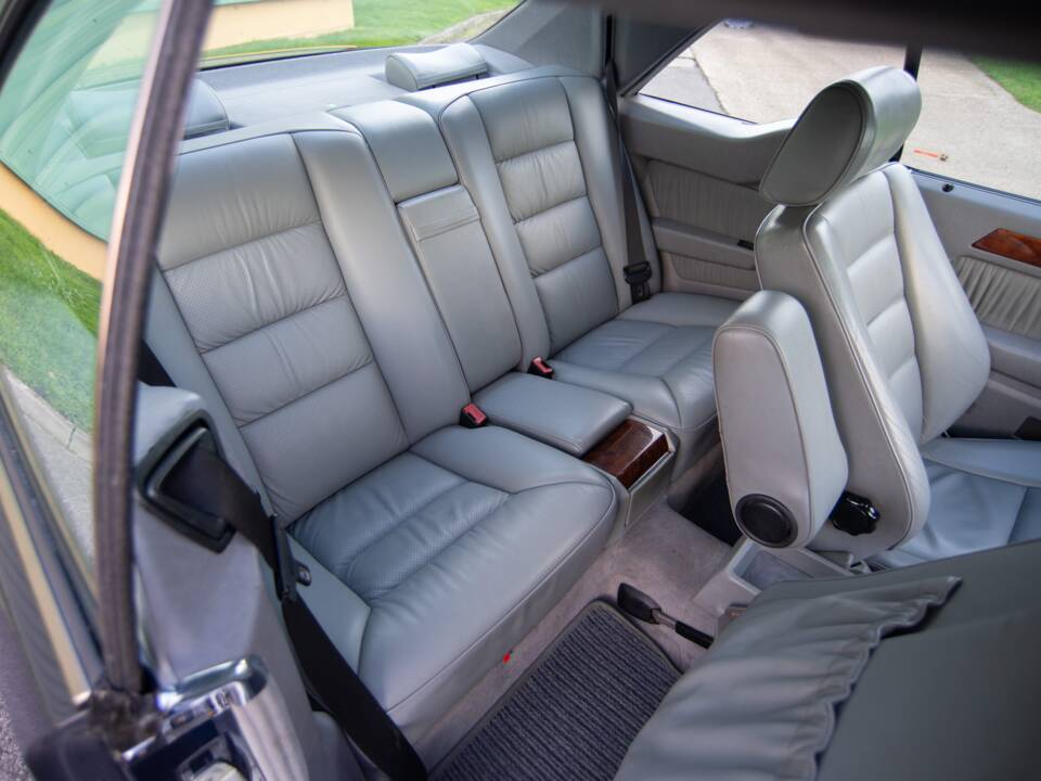 Bild 15/30 von Mercedes-Benz 300 CE (1992)