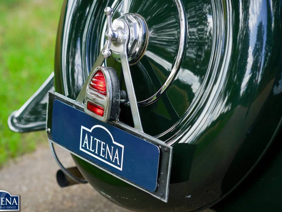 Image 24/50 of Bentley 3 1&#x2F;2 Liter Park Ward DHC (1934)