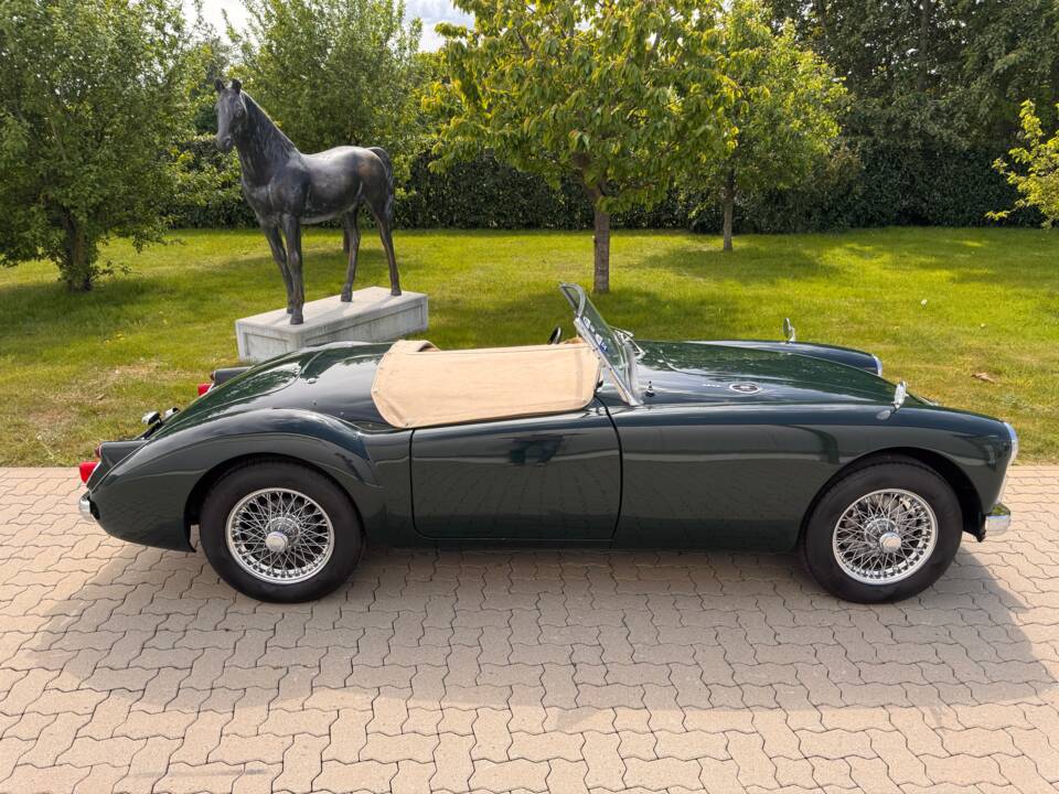 Image 60/79 of MG MGA 1600 (1961)