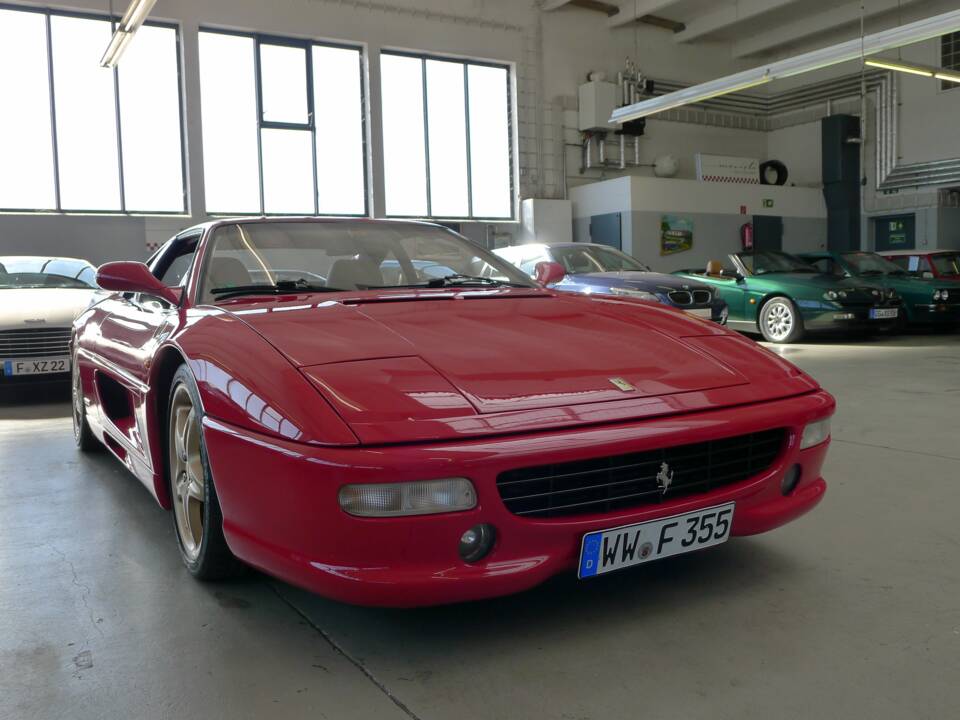 Afbeelding 25/41 van Ferrari F 355 Berlinetta (1995)
