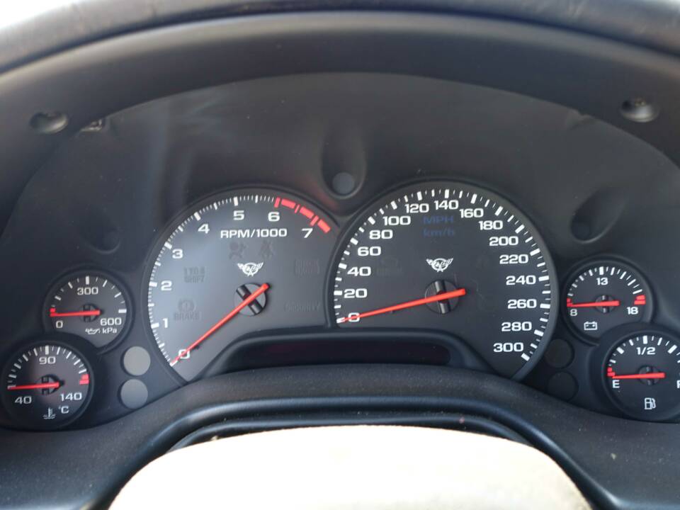 Immagine 18/26 di Chevrolet Corvette (2002)