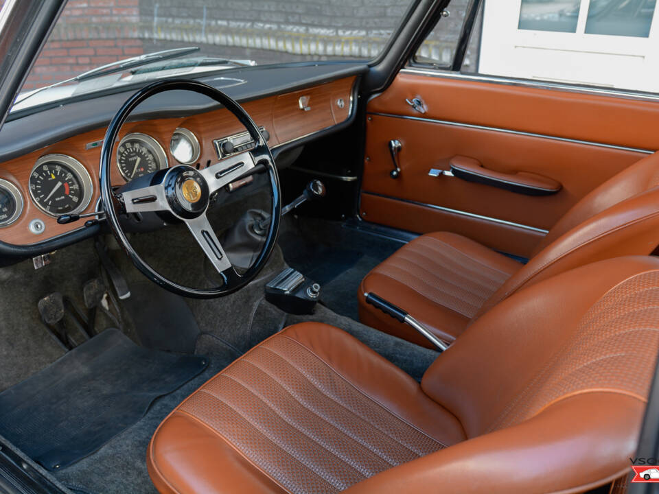 Immagine 6/20 di Alfa Romeo Giulia 1600 Sprint GT Veloce (1967)