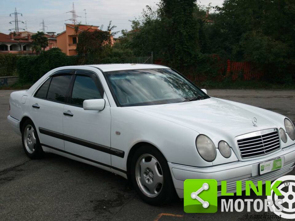 Immagine 5/10 di Mercedes-Benz E 220 Diesel (1998)