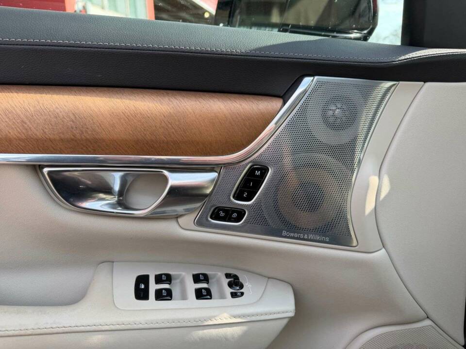 Bild 18/27 von Volvo S90 T8 (2018)