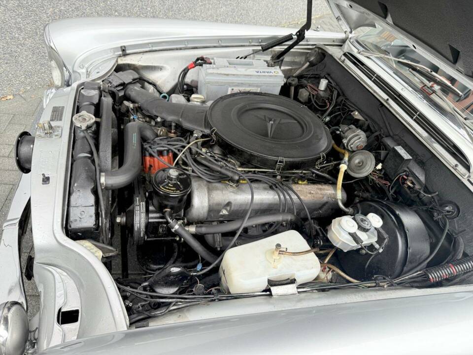 Image 26/35 de Mercedes-Benz 280 SE 3,5 (1970)