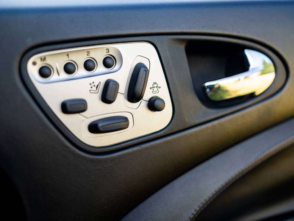 Image 46/50 de Jaguar XKR (2007)