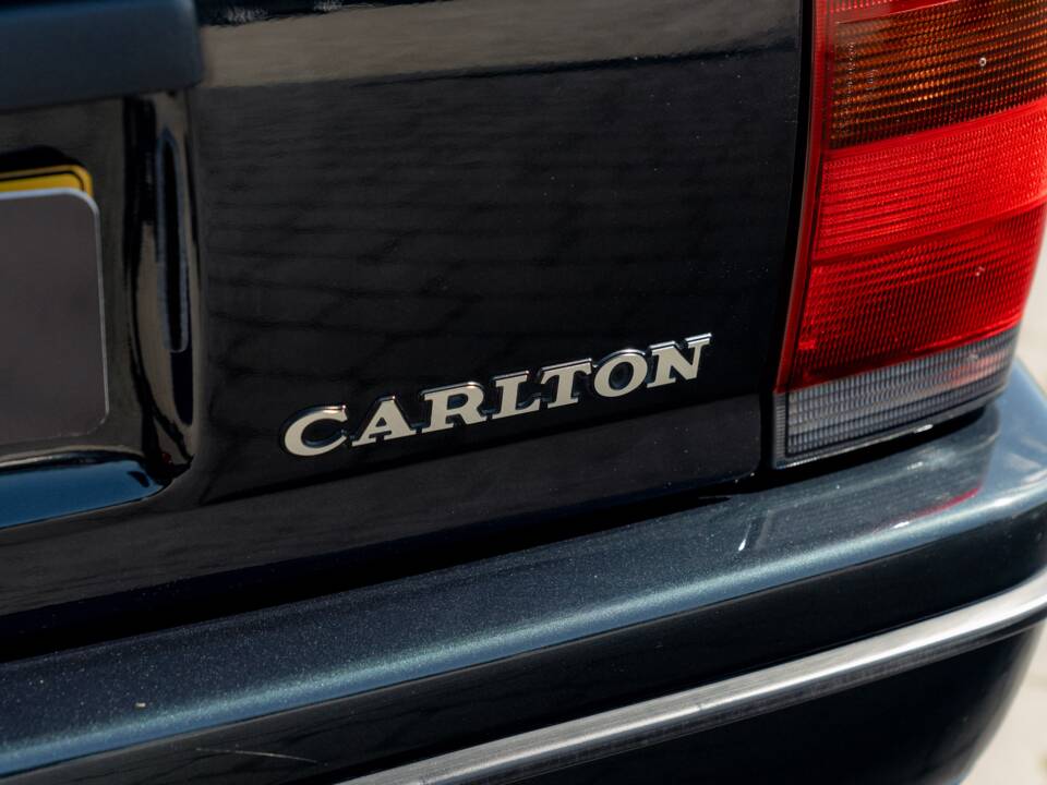 Image 70/75 of Lotus Carlton (1991)