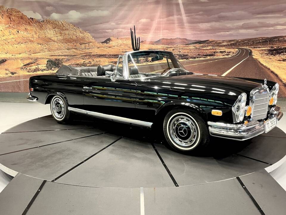 Image 3/37 de Mercedes-Benz 280 SE (1970)