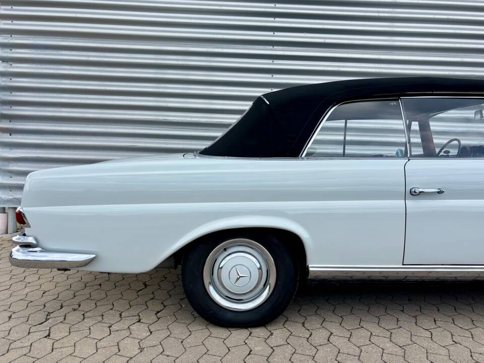 Image 32/33 of Mercedes-Benz 250 SE (1966)