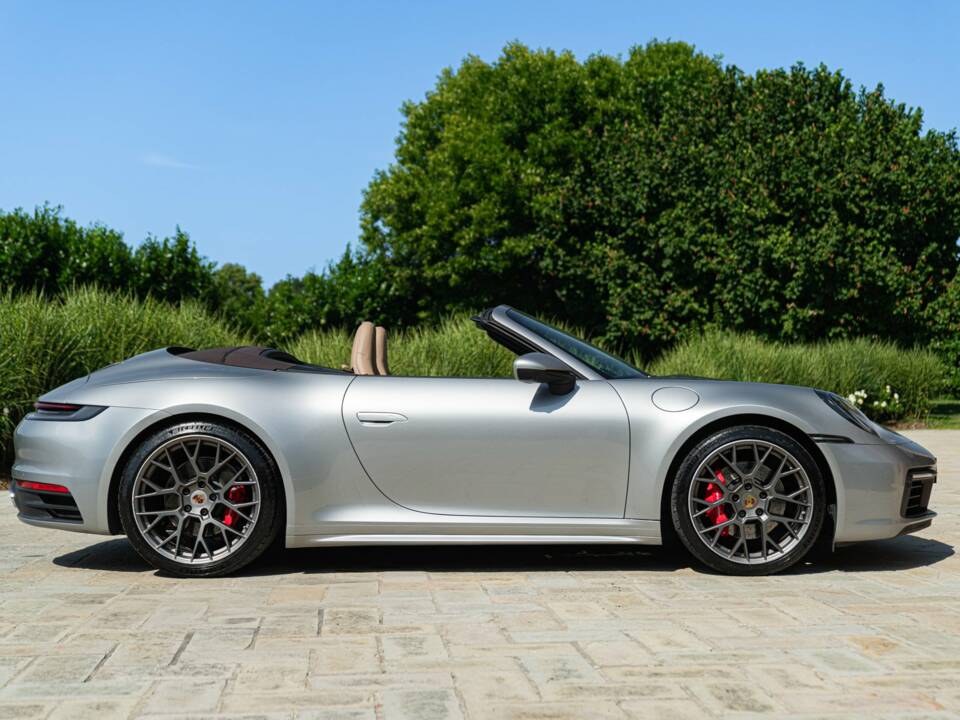 Image 8/50 of Porsche 911 Carrera 4S (2019)