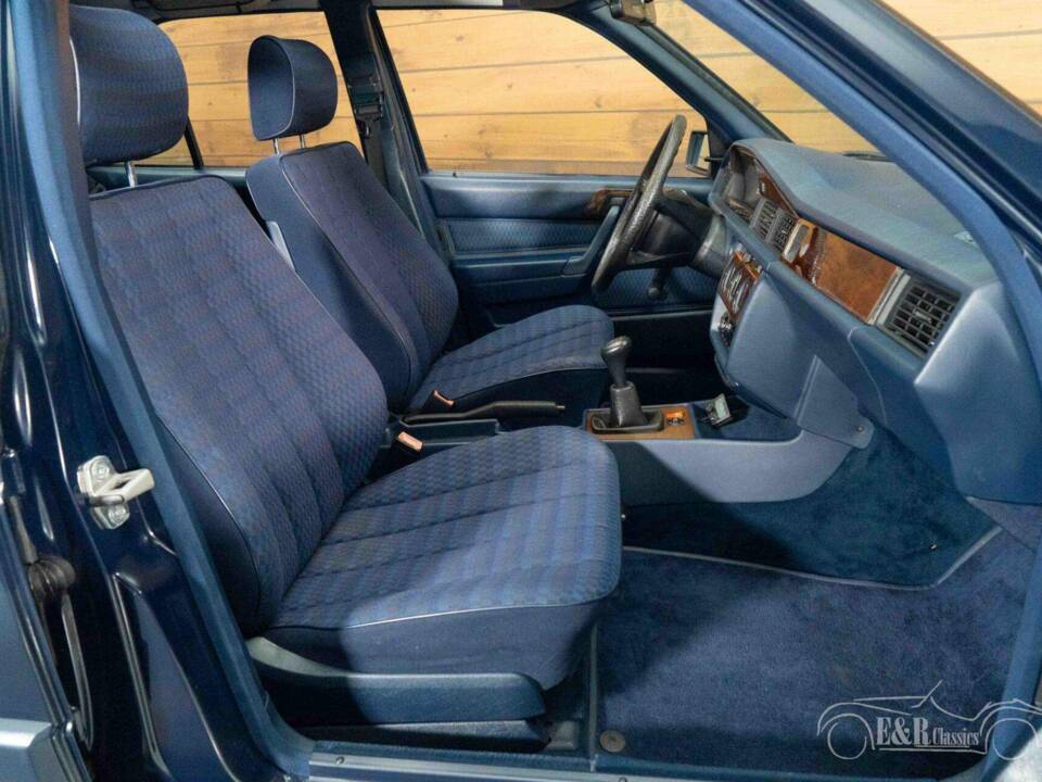 Imagen 8/19 de Mercedes-Benz 190 D (1990)