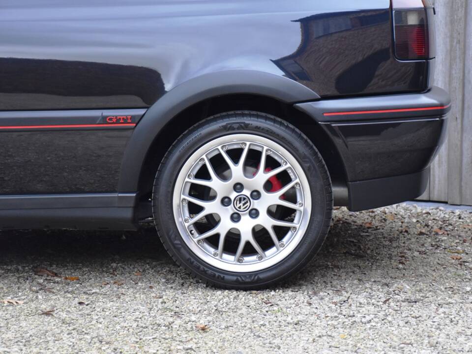 Image 20/41 de Volkswagen Golf III 2.0 GTI &quot;Edition&quot; (1997)