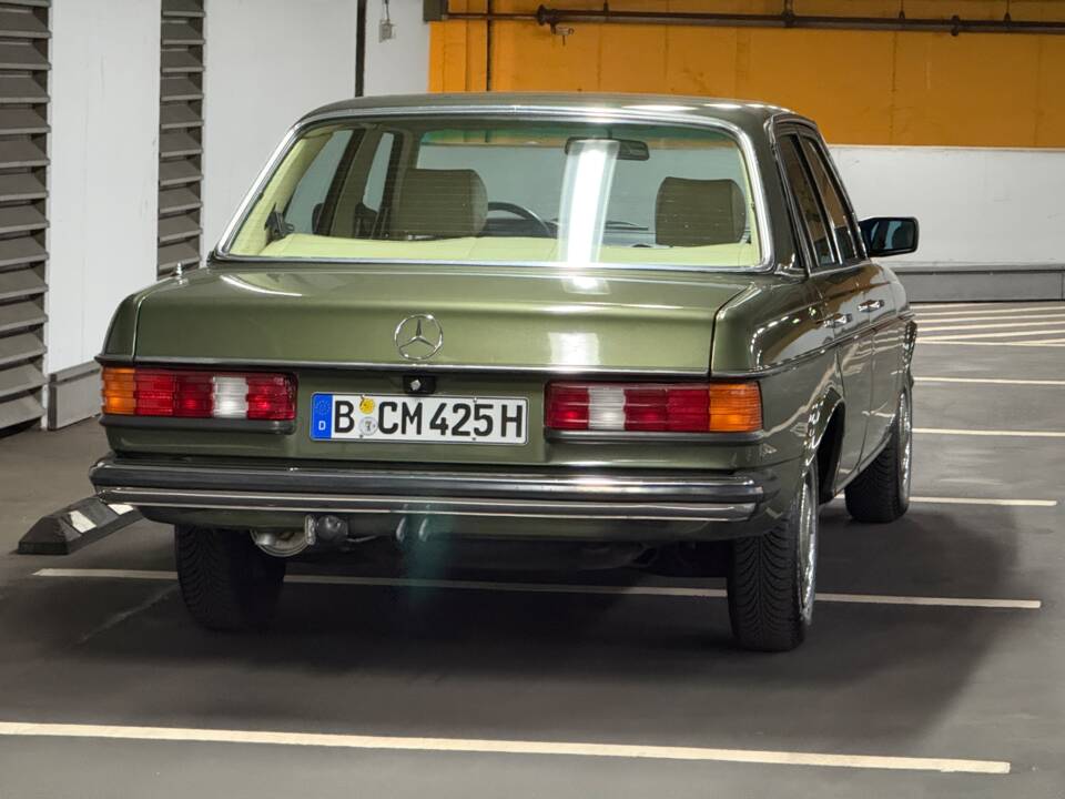 Imagen 2/13 de Mercedes-Benz 230 E (1983)