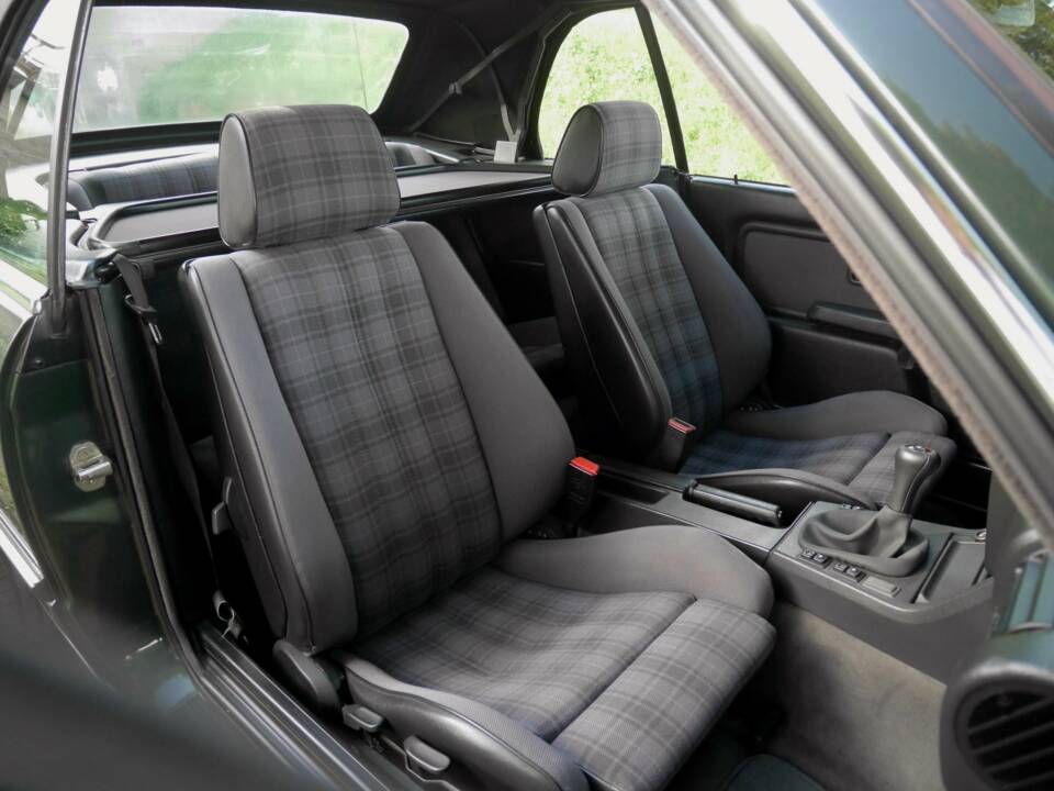 Bild 13/25 von BMW 320i (1990)