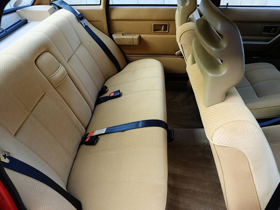 Image 24/75 de Volvo 240 (1986)