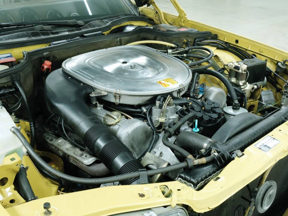 Bild 20/50 von Mercedes-Benz 380 SE (1983)