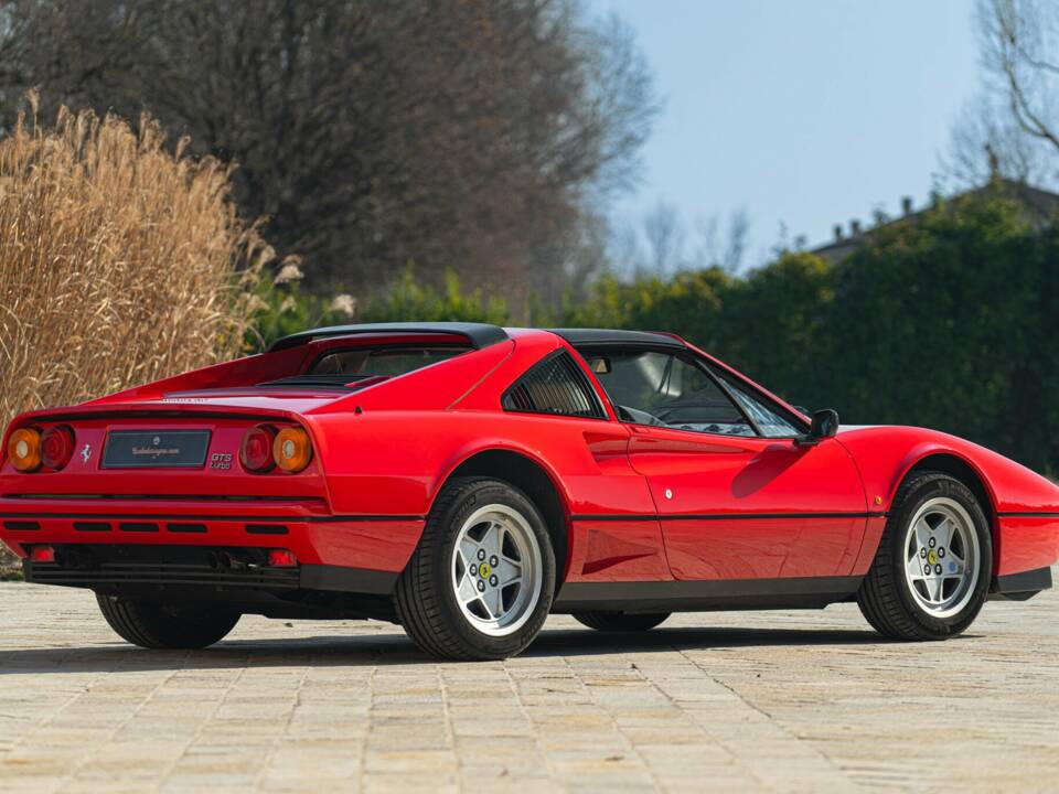 Image 7/50 of Ferrari 208 GTS Turbo (1986)