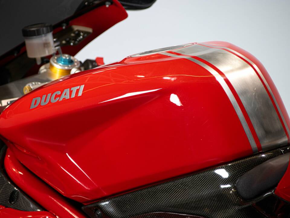 Immagine 20/50 di Ducati DUMMY (2011)