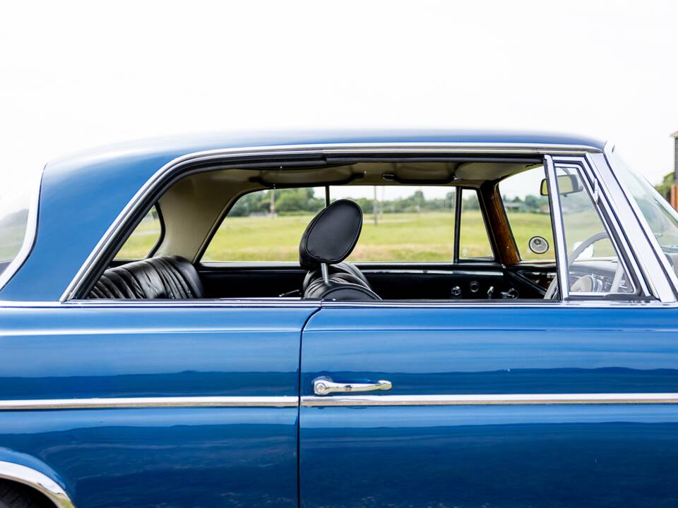 Afbeelding 18/62 van Mercedes-Benz 300 SE (1965)