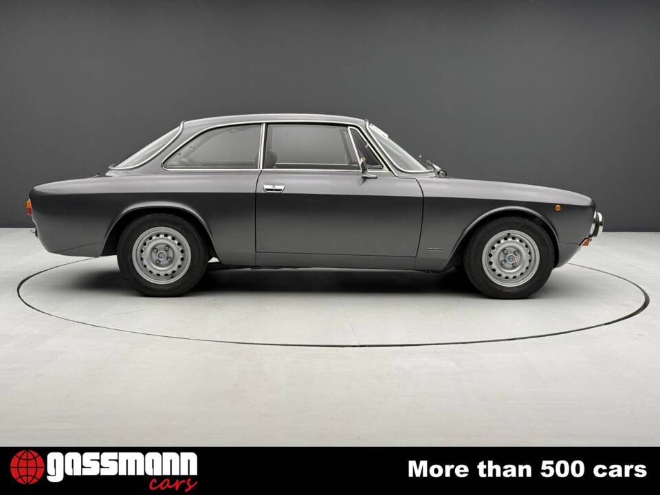 Bild 4/15 von Alfa Romeo Giulia GT 1300 Junior (1973)