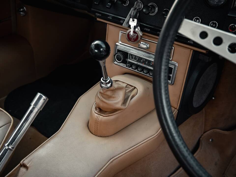 Imagen 30/42 de Jaguar E-Type (2+2) (1967)