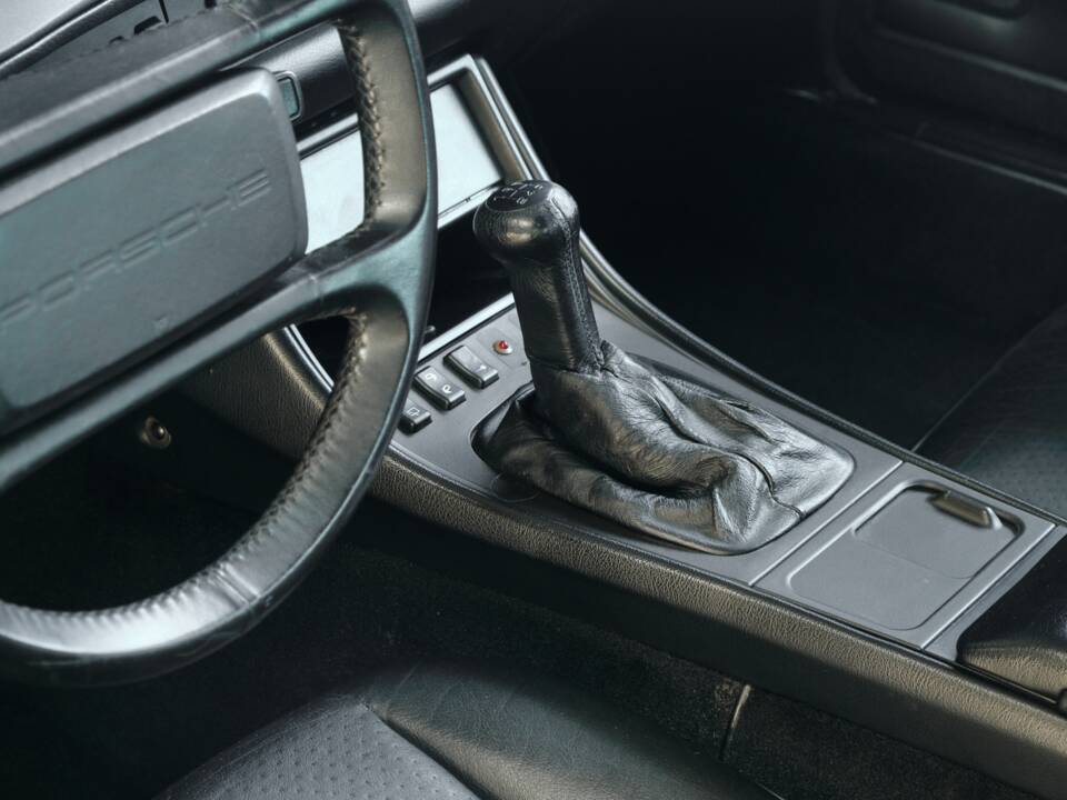 Bild 41/50 von Porsche 944 Turbo (1990)