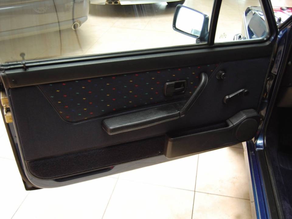 Bild 22/30 von Volkswagen Golf Mk I Convertible 1.6 (1992)