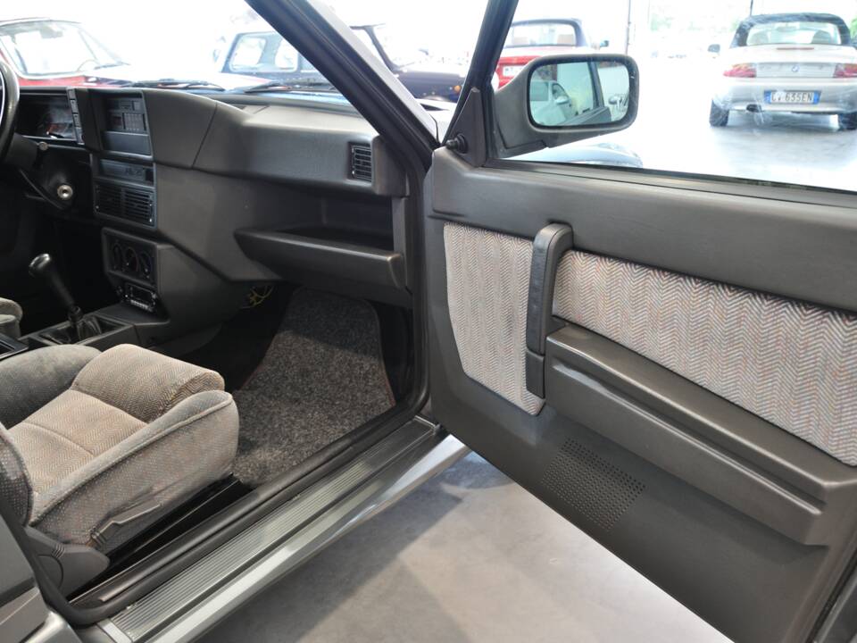 Image 29/34 de Alfa Romeo 75 2.0 Twin Spark (1987)